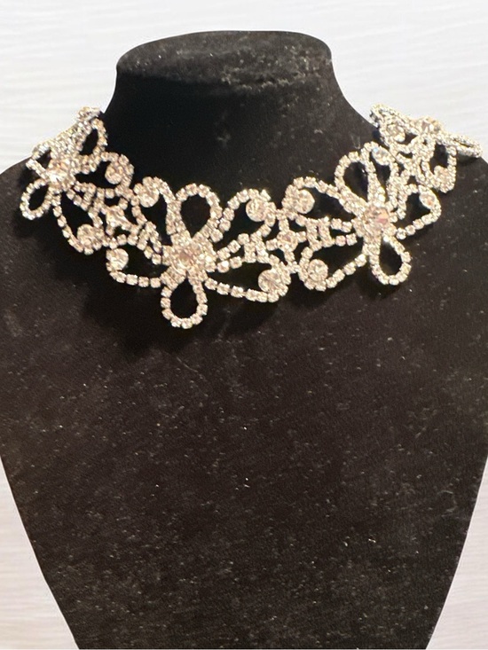 Jewelry - Crystal Floral Statement Choker Necklace - Silver
313